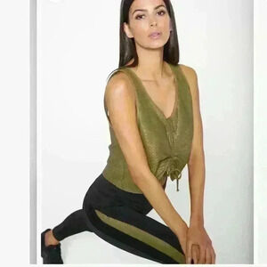 Koral Tide Blackout® High Rise Legging - Black/Fir Green
New with tags XS